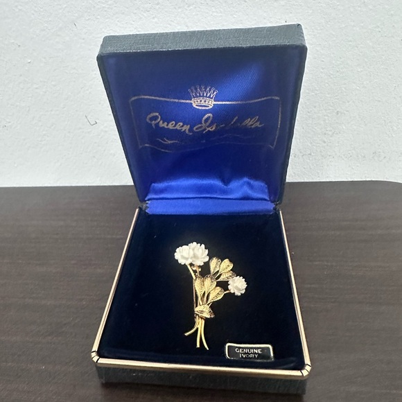 Vintage Jewelry - Vintage Gold and White Floral Brooch by Vintage